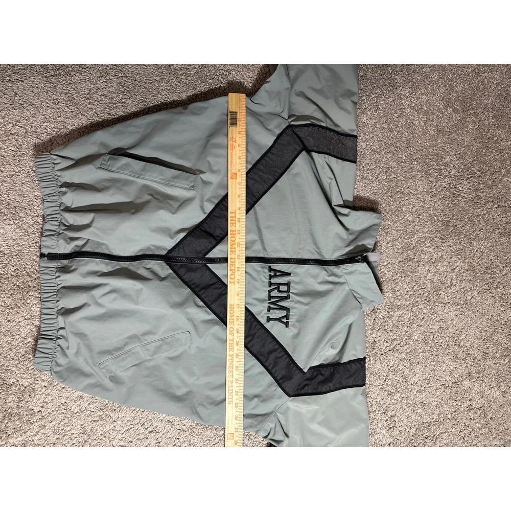 US Army IPFU Training Jacket Gray Black Chevron Windbreaker Mens Medium